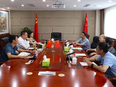 鄧華會(huì)見四川大學(xué)教授葉光斗、巨石集團(tuán)成都有限公司執(zhí)行董事、總經(jīng)理陳杰等一行
