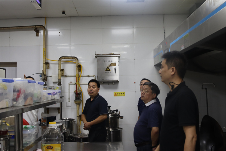 省供銷(xiāo)社黨組成員、理事會(huì)副主任向偉益帶隊(duì)檢查指導(dǎo)棉麻集團(tuán)安全生產(chǎn)工作